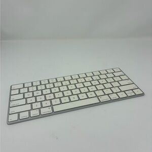 Apple A 1644 Wireless Magic Keyboard - White/Silver Tested
